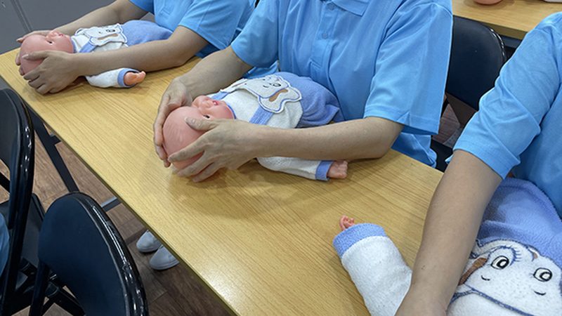 产后发汗和满月发汗一样吗